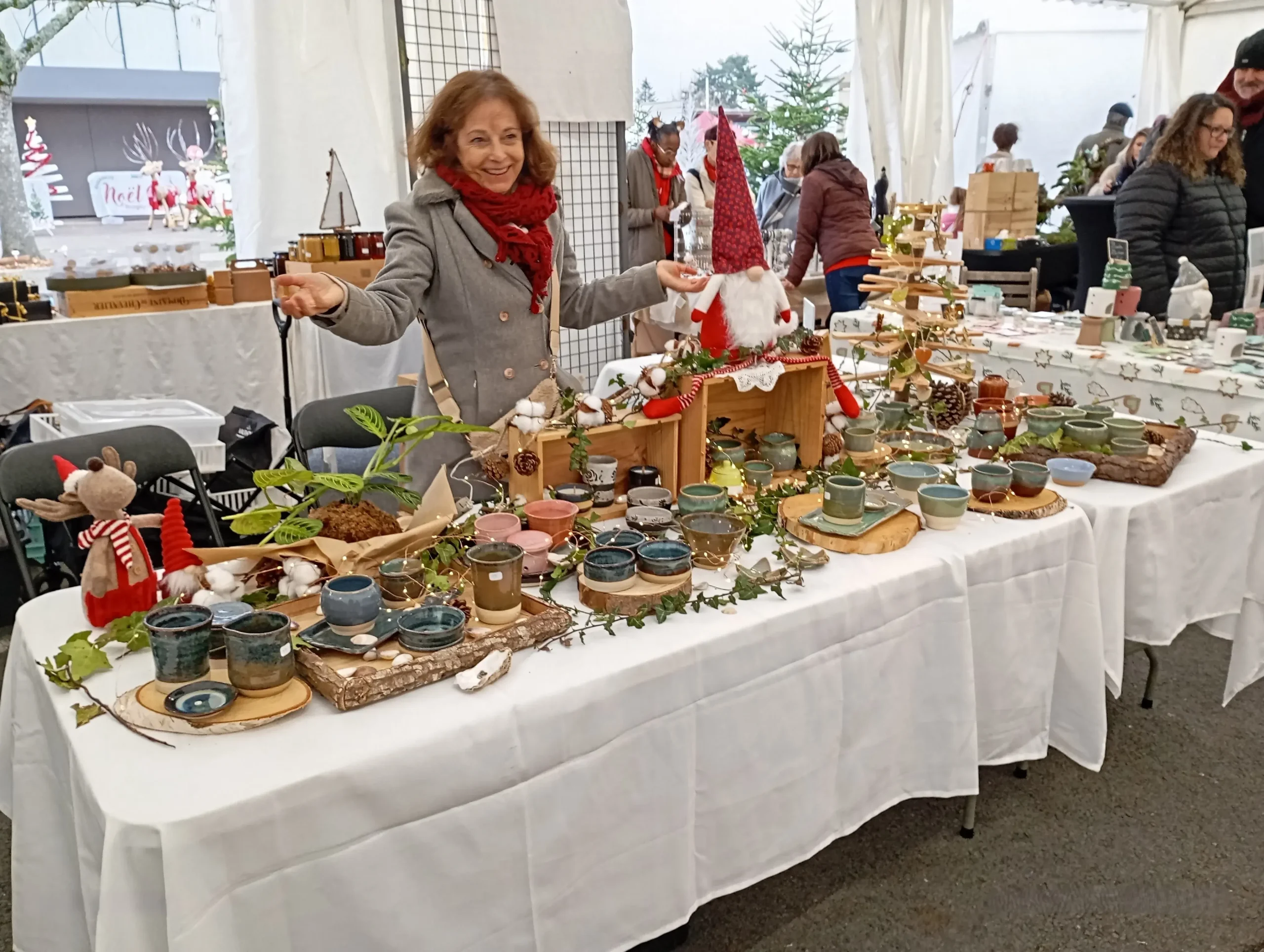Isa marée basse marché de exposant au marché de Noël à Biganos